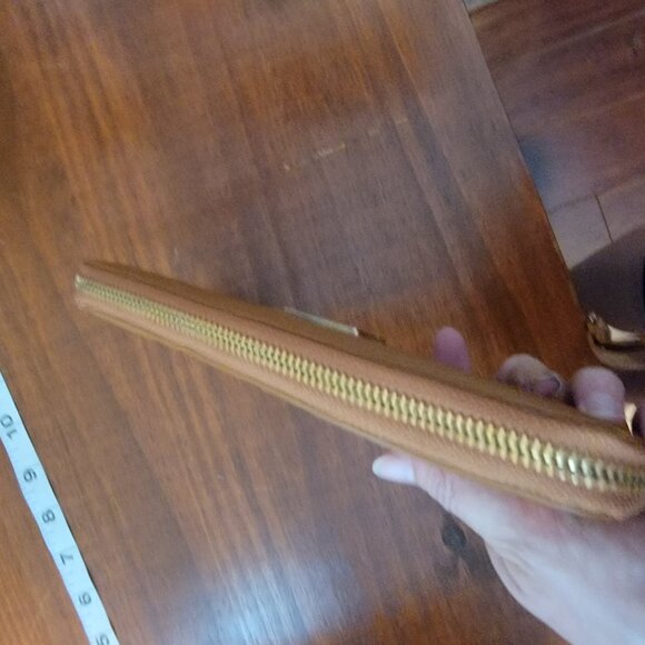 KENNETH COLE Saddle Brown Leather Wallet W/ Removable Wristlet- Zip Around - Picture 13 of 14